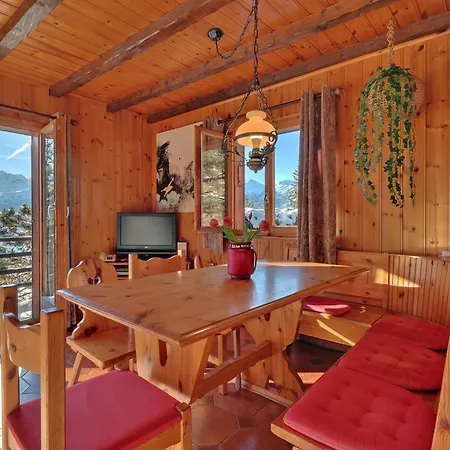Chalet Puntjak *